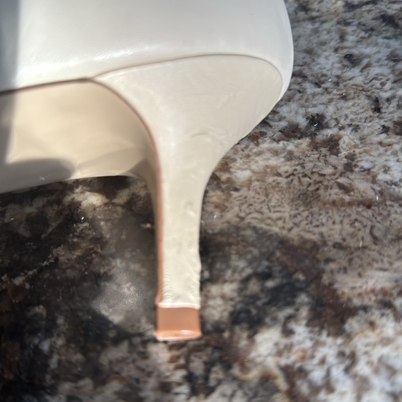 Nine West ivory 2” heels, size 10M, never worn, NWOB. - Picture 3 of 8
